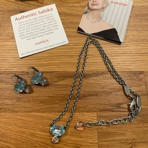 Sabika earring and necklace set.